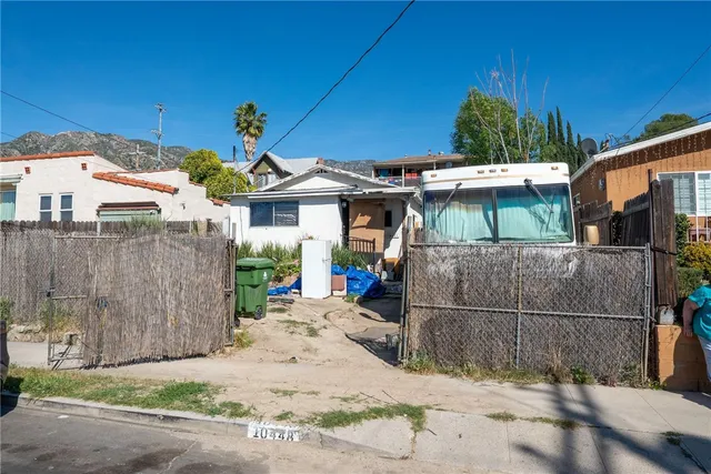 10448 Mountair Ave, Tujunga, CA 91042