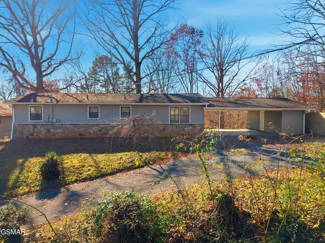 1024 Tramel Rd, Sevierville, TN 37862