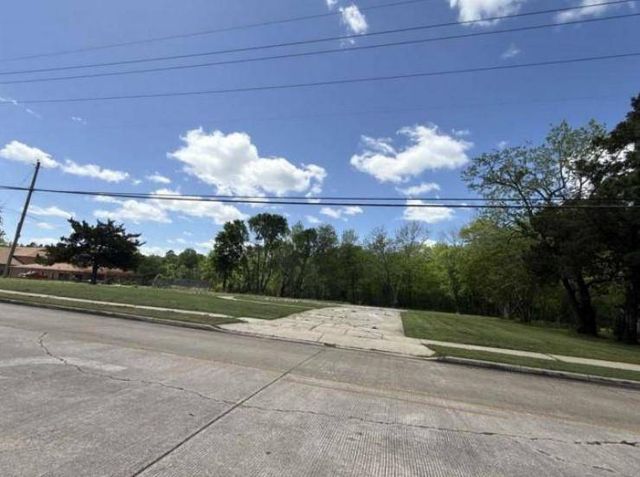 1910 Russell Rd, Shreveport, LA 71107