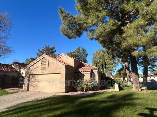 11860 N  40th Way, Phoenix, AZ 85028