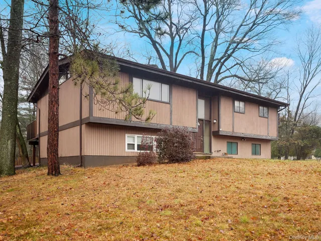 6 Pennington Way, Spring Valley, NY 10977