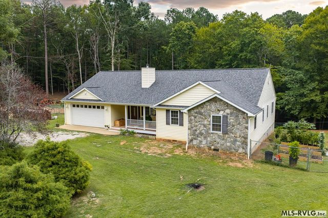137 Jamestown Ln, Bracey, VA 23919