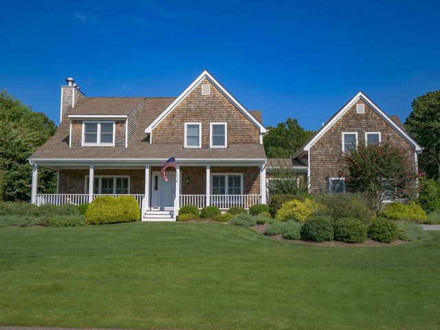 25 Post Fields Ln, Quogue, NY 11959