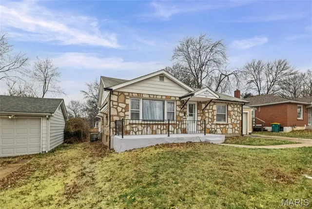 2005 N  Hanley Rd, Saint Louis, MO 63114
