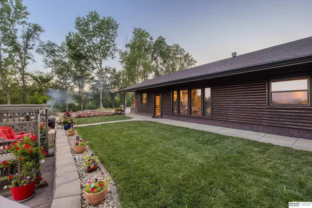 9175 Casey Ln, Blair, NE 68008
