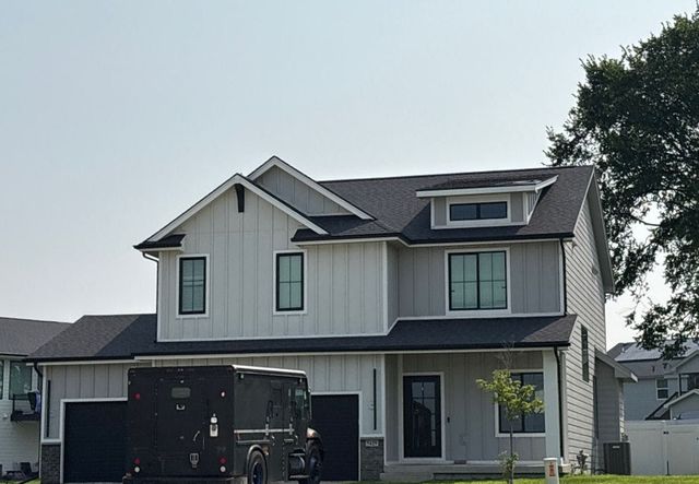 5429 150th St, Urbandale, IA 50323