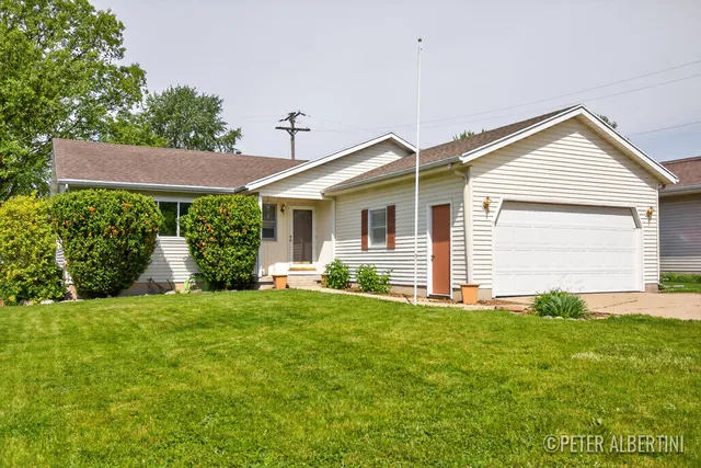 461 Macomb Ave NW, Grand Rapids, MI 49534