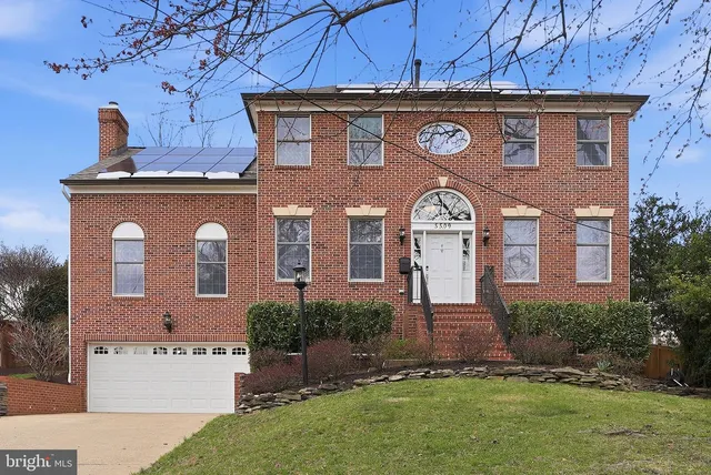 5509 10th St N, Arlington, VA 22205