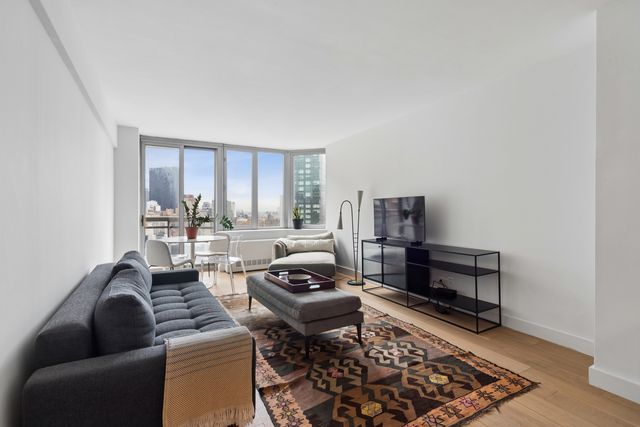 500 W  43rd St #37B, New York, NY 10036