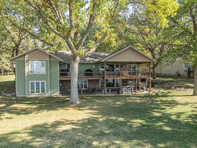 17000 255th Ave, Spirit Lake, IA 51360