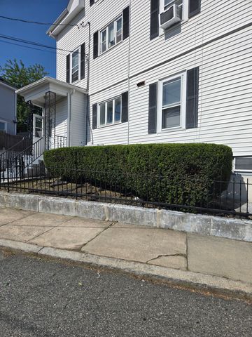 406 Admiral St #1, Providence, RI 02908