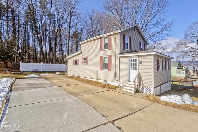 32 Lakeview St, Pittsfield, MA 01201