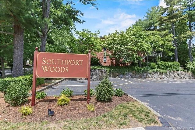 174 Southport Woods Dr, Southport, CT 06890