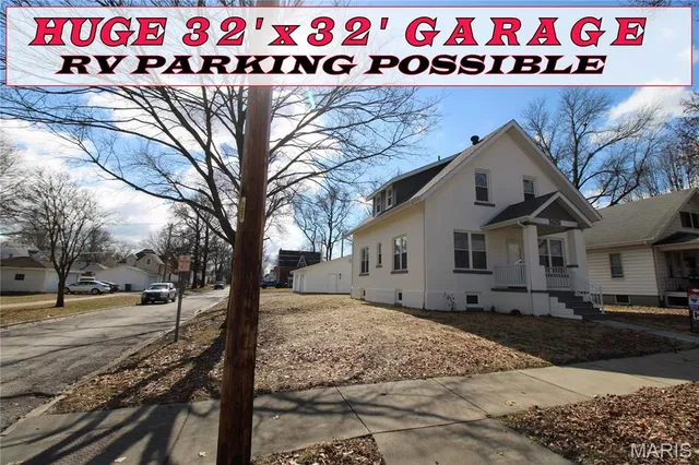 1420 13th St, Highland, IL 62249