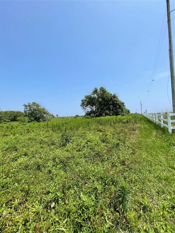 672 Highway 87, Gilchrist, TX 77617