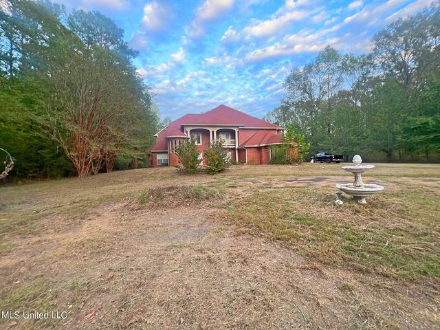 1504 Suzanna Dr, Raymond, MS 39154