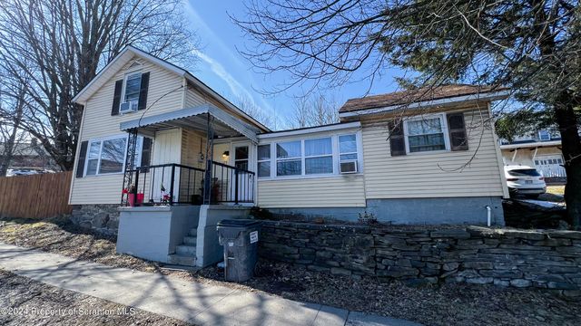129 Market St, Moscow, PA 18444