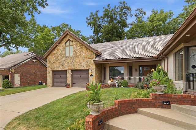 10 The Woodlands, Kansas City, MO 64119