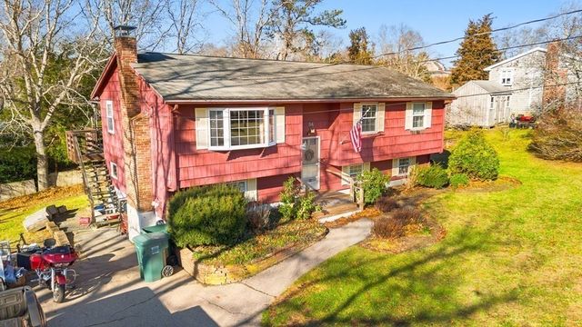 34 Clearwater Dr, Plymouth, MA 02360