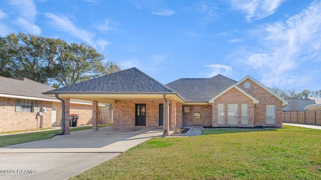 124 Chicory Ln, Lafayette, LA 70506