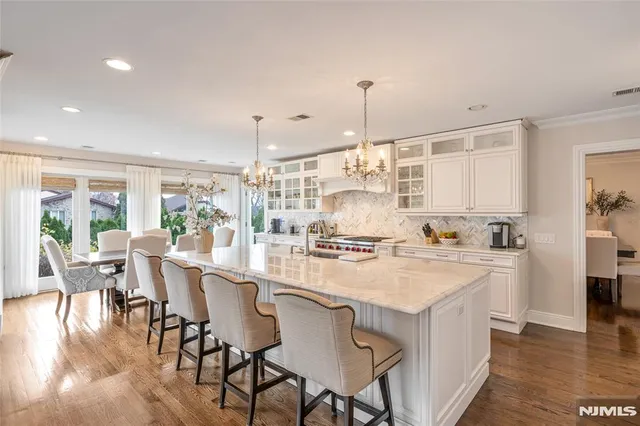 534 Brandon Pl, Cliffside Park, NJ 07010