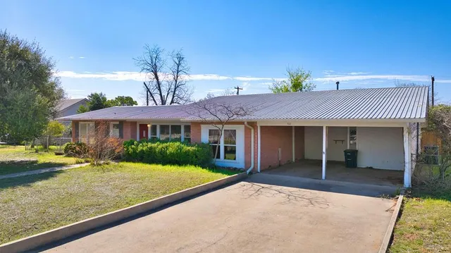 511 E  Rainey St, Mason, TX 76856