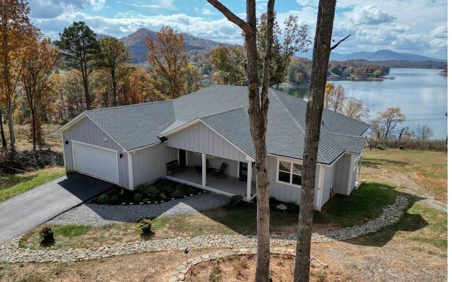 136 Quiet Waters Dr, Hayesville, NC 28904