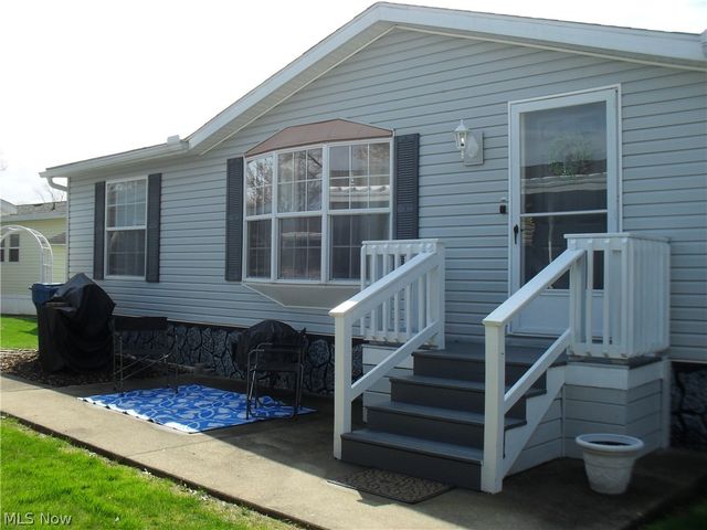 154 East St, Navarre, OH 44662