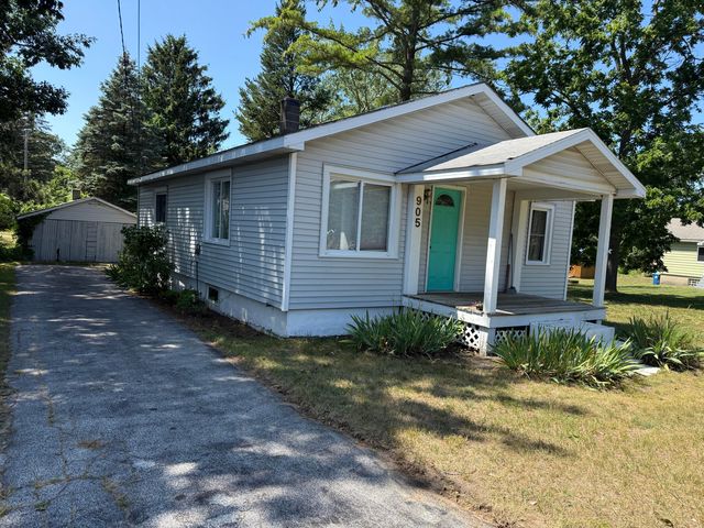 905 N  Gaylord Ave, Ludington, MI 49431