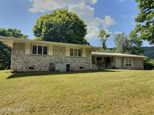 1206 Back Valley Rd, La Follette, TN 37766