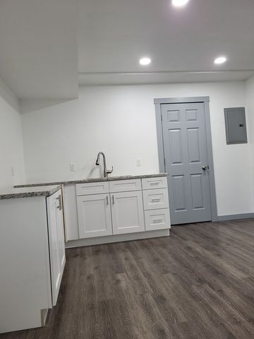 703 Ash St #4, Wamego, KS 66547