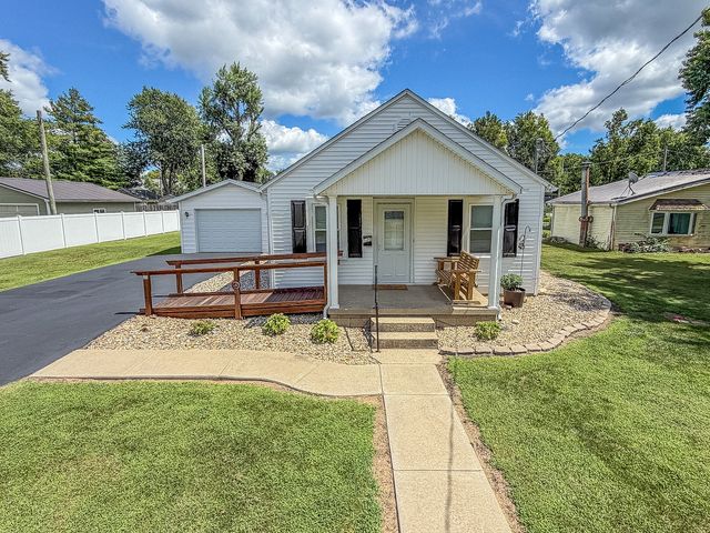 520 S  5th St, Sullivan, IL 61951