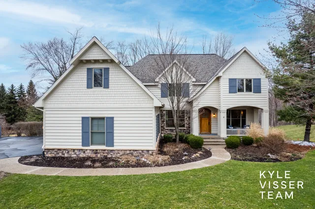 5669 Watermark Ct SE, Grand Rapids, MI 49546