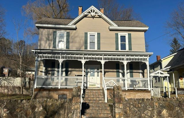 180 Tazewell Ave, Tazewell, VA 24651
