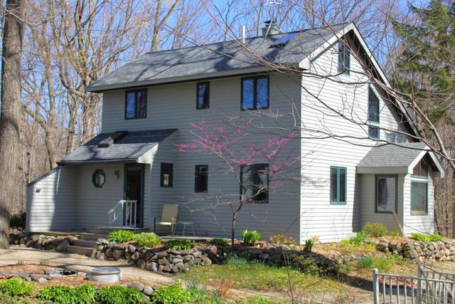 9561 Maple Tree ROAD, Kewaskum, WI 53040
