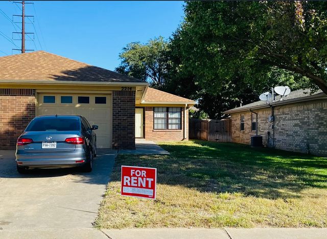 2214 Troveta Dr, Amarillo, TX 79110