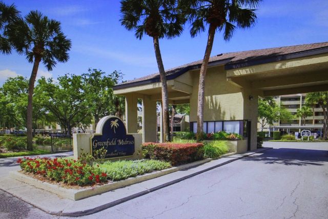 13626 Greenfield Dr #102, Tampa, FL 33618
