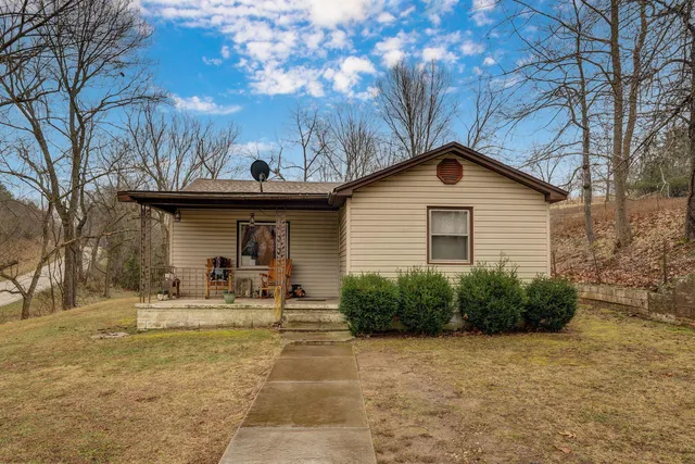 300 Lane Branch Road, Crane, MO 65633
