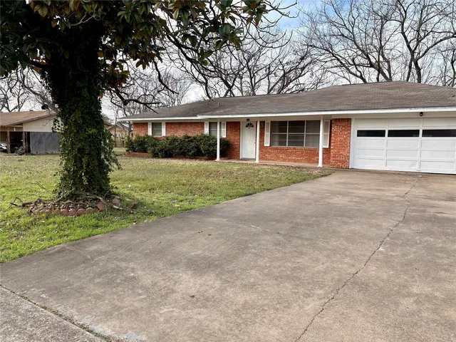 818 N  Bosque St, Meridian, TX 76665