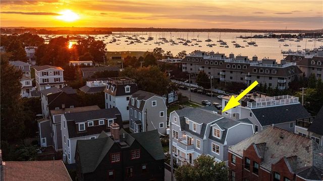 6 Sharon Ct, Newport, RI 02840