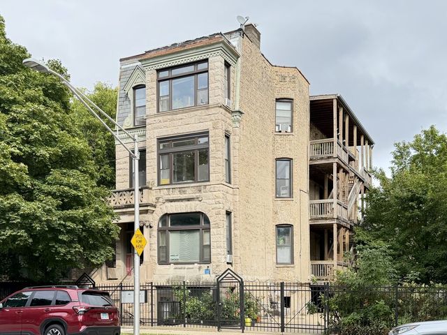 1009 N  Sacramento Ave #3C, Chicago, IL 60622