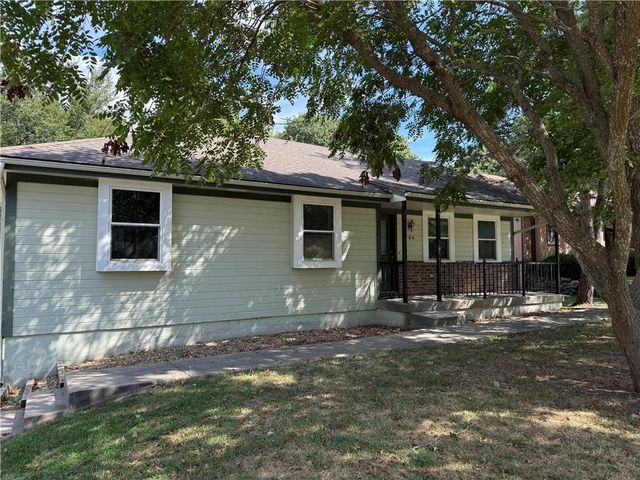 704 Hillcrest St, Pleasant Hill, MO 64080