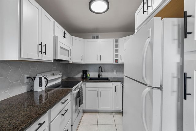 227 Dorchester E #J, West Palm Beach, FL 33417