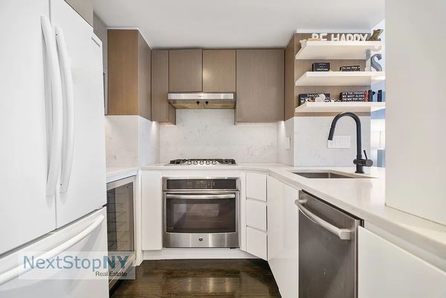 245 E  54th St #24H, New York, NY 10022