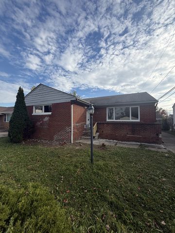 18612 Restor Ave, Cleveland, OH 44122