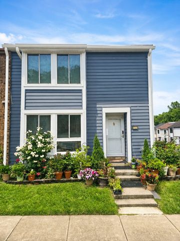 8723 Ridge Hollow Ct, Springfield, VA 22152