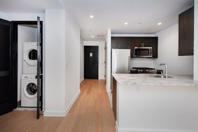 21 S  End Ave #4008, New York, NY 10023