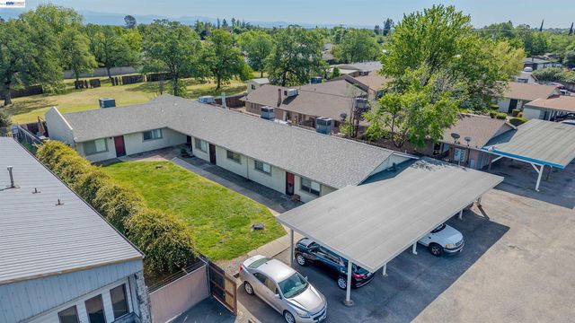 5570 Mountain View Dr, Redding, CA 96003