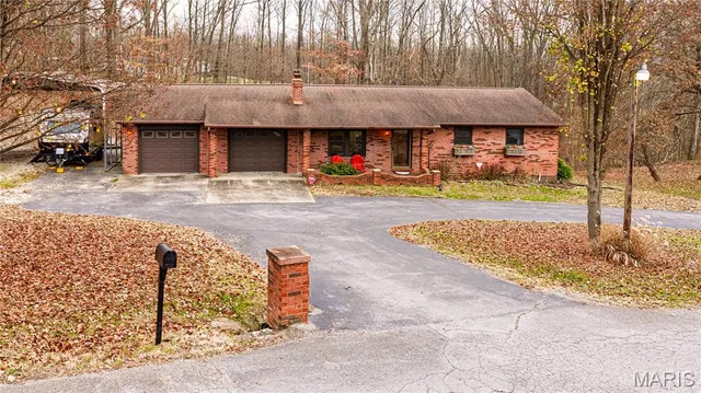 651 Rolling Hills Dr, Cape Girardeau, MO 63701