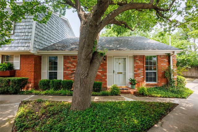 1077 Roaring Springs Rd, Fort Worth, TX 76114